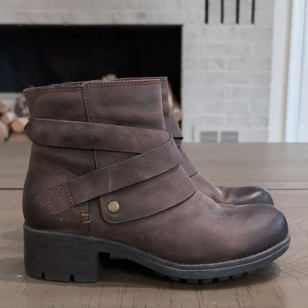 Clarks Artisan Mansi Calla Women's Rugged Brown Leather Ankle Boots  Sz 8 - Picture 2 of 10